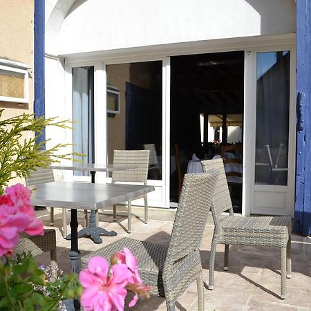 L'Auberge Des Sources Druyes-les-Belles-Fontaines Esterno foto